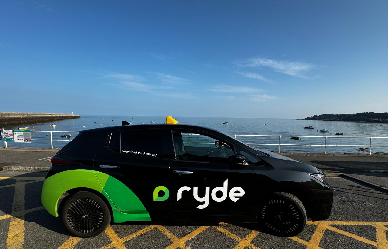 image of a Ryde taxi at St Catherine's Breakwater