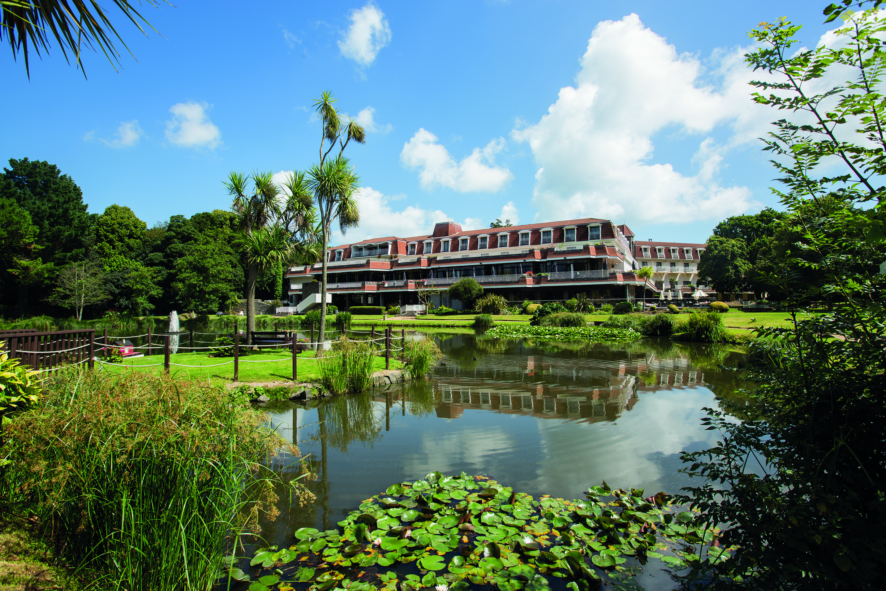St Pierre Park Hotel Exterior