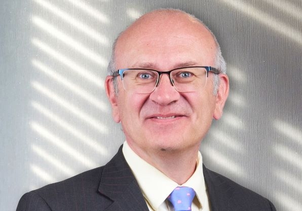 Image of Andrew Henton, Independent Director